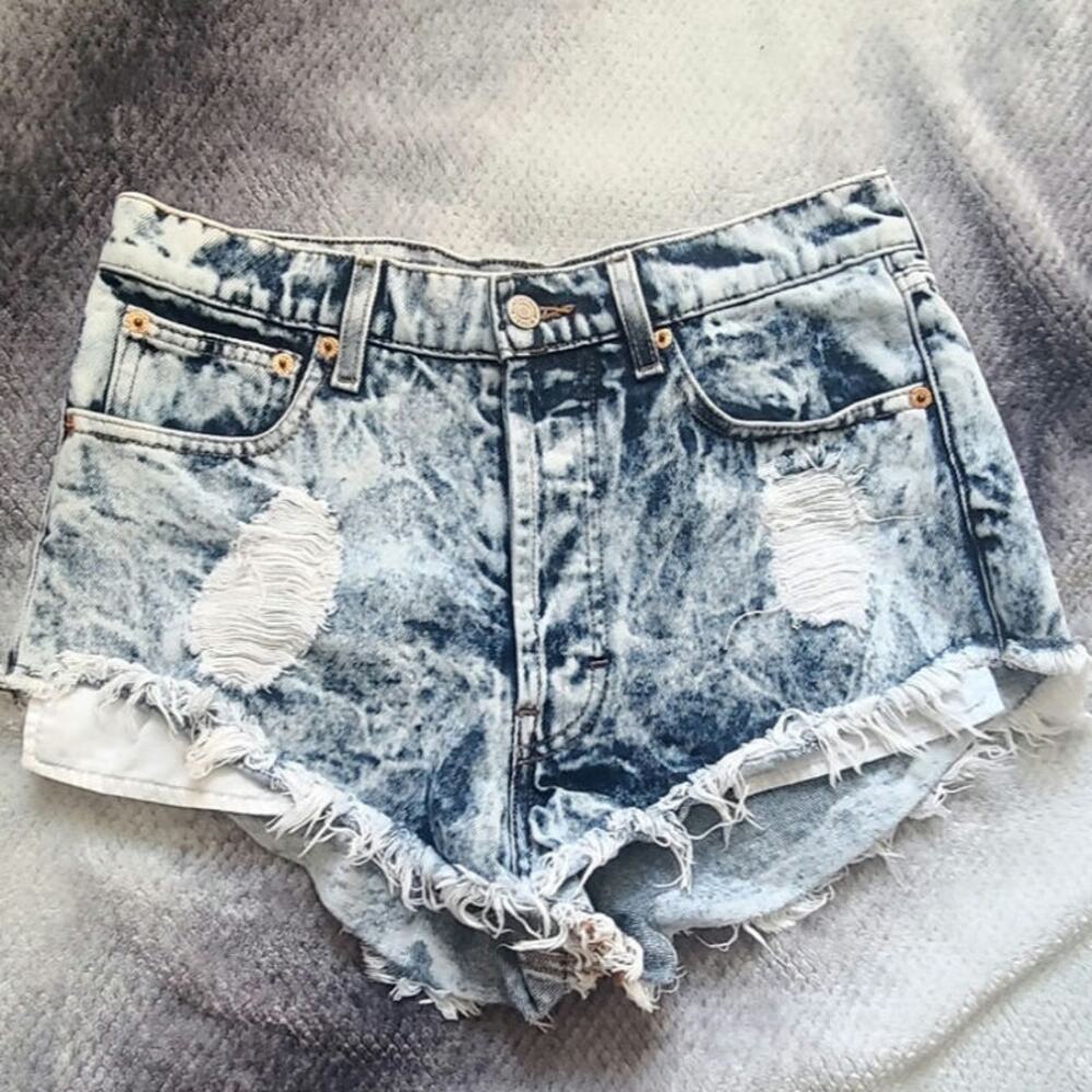 The Laundry Room Acid Wash Denim Shorts Distressed Floral Pocket Size 30